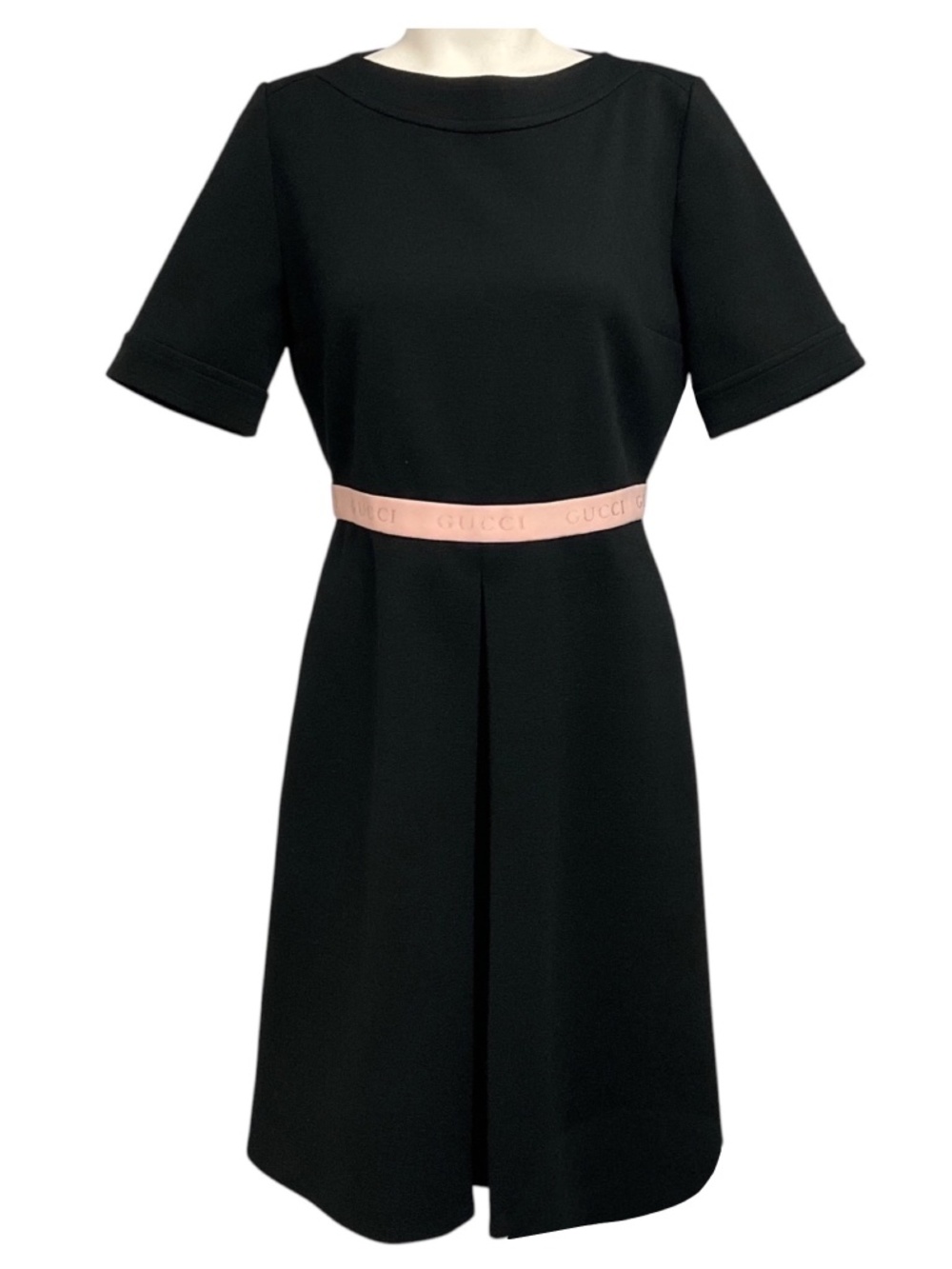 GUCCI BLACK SHORT SLEEVED WOOL KNIT DRESS WITH LIGHT PINK LOGO WAIST